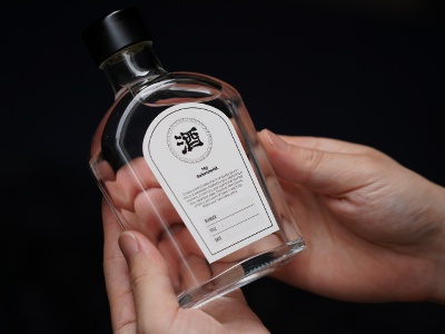 完成した日本酒はサンプルボトル（約200ml）で持って帰ることができる。