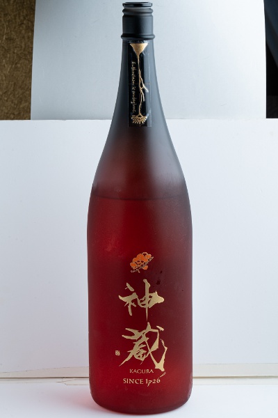 日本酒は、酒処・京都の地酒などグラス760円〜。冷蔵でベストな状態で味わえる。
