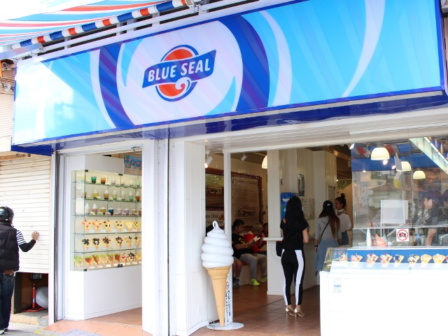 沖縄1_ブルーシール国際通り