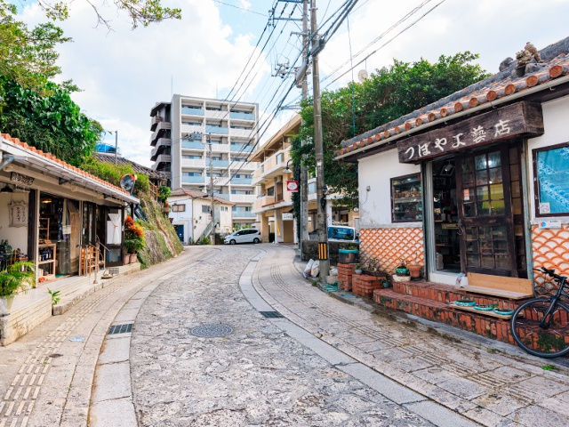 壺屋やちむん通り