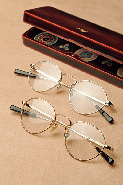 The obj vintage II (93,500 yen) uses Japanese unique ingredients and techniques such as tortoiseshell and butterfly shell etc. Not only eyewear but also goods such as a case are stylish!