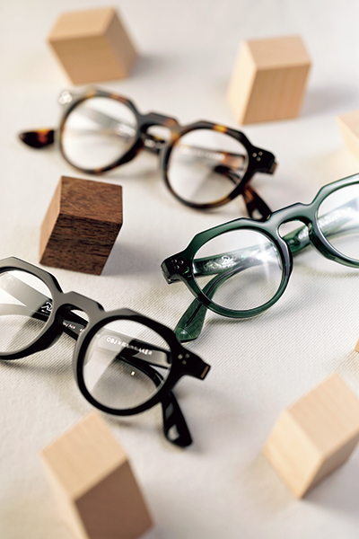 The Sky Ace 46,200 yen which has a French vintage feel, is a collaboration with the popular brand RINMAKER. The classic atmosphere brings out the personality of the person who wears eyewear.