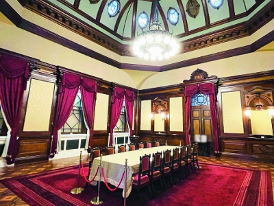A memorial room that reproduces the reception room called the VIP room.