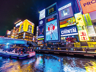 At night, neon lights are reflected in Dotonbori, making it even more gorgeous!