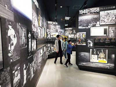 The history of the Hanshin Tigers and the players of each era are introduced along the chronology.
