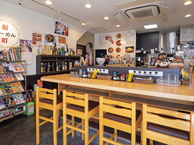 ルイボスティーを終日無料で提供しているほか、ご飯が1 回おかわりできる。