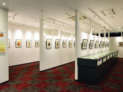 About 55 pieces and 6 pieces are always exhibited. The exhibition changes every six months depending on the theme.