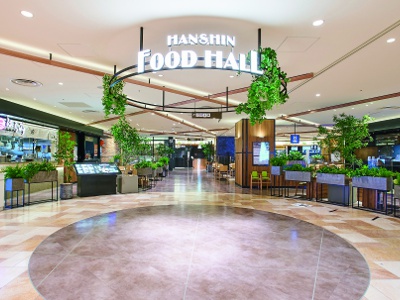 A food hall with a large collection of Osaka stars, including notable French and creative Chinese restaurants and famous spice curry restaurants.