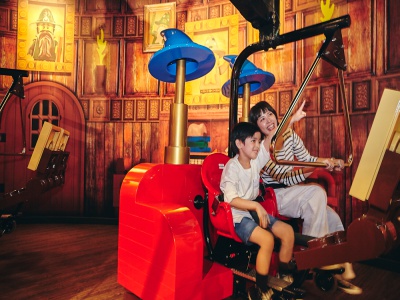 ペダルをこいで楽しむ体験型アトラクション。