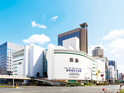 神戸最大のターミナル三宮駅前のランドマーク