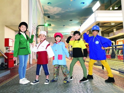 関西唯一の「キッザニア」。子どもたちが約100種類の仕事やサービスを体験できる。※当日WEB 予約可能