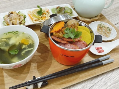 A cute and retro Taiwanese electric pot set meal. You can choose from three main dishes.
