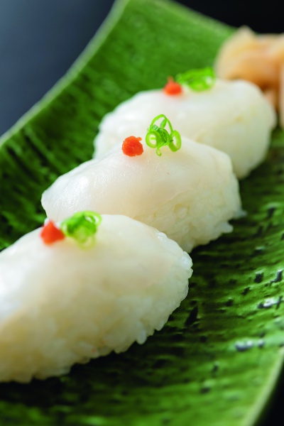 Fugu nigiri is 1320 yen. You can enjoy pufferfish with sushi, which is a luxury only in specialty restaurants.