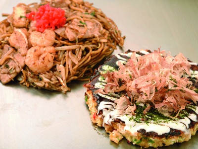 Double Buta-tama is 1390 yen (pictured in the foreground). It contains twice the usual amount of pork, so no matter where you eat it, the pork will come out.