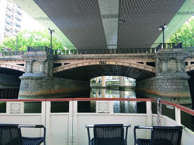 大阪市指定文化財の一つ、ルネサンス調の大阪市最古の橋・本町橋。