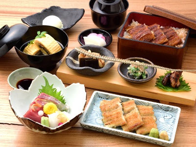 会席の一番人気であるひなぎくは、うなぎづくしのフルコースとなっており、うなぎ料理の魅力を存分に味わうことができる。