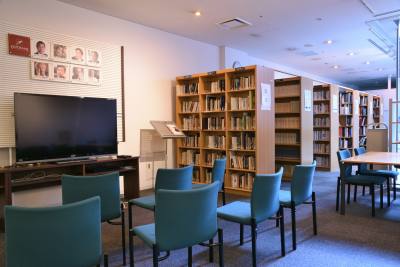 In the library, you can watch about 3000 books including company history and biographies of entrepreneurs, as well as original videos of entrepreneurs speaking in their own voices.