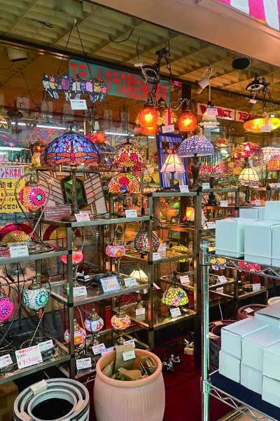 美術工芸品から輸入雑貨まで色々
揃う！