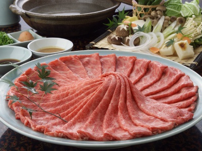 Kobe Beef Shabu Shabu Shabu Houkagami (6 dishes), 12,000 yen, uses specially selected Kobe beef shoulder loin with a perfect balance of lean and fatty meat. Enjoy the udon noodles as a finishing touch.