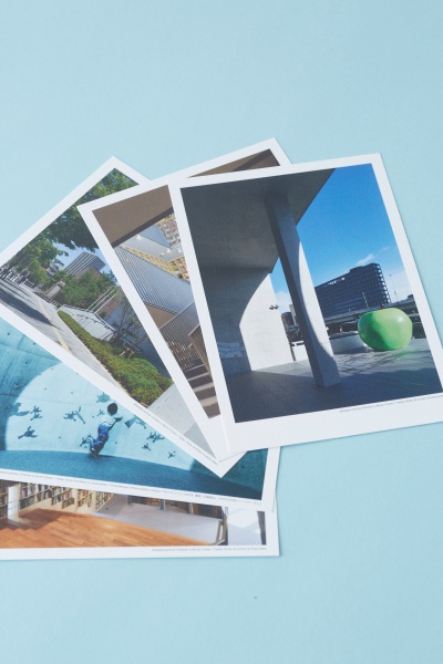 中之島の写真がプリントされたオリジナルのポストカード各600円。