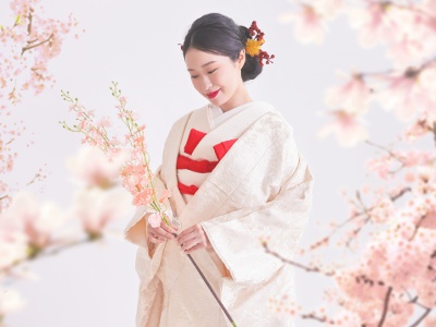 A wide variety of kimonos for Japanese weddings are also available.