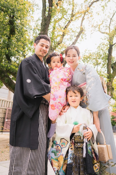 This is the only salon affiliated with Namba Shrine, so you can shoot at the best location.