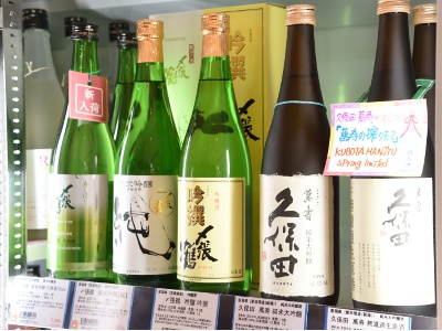 Sake brands popular overseas are also available.