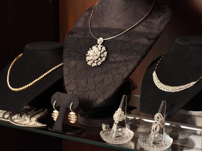 High jewelry diamonds at reasonable prices. For anniversaries and gifts for your loved ones.