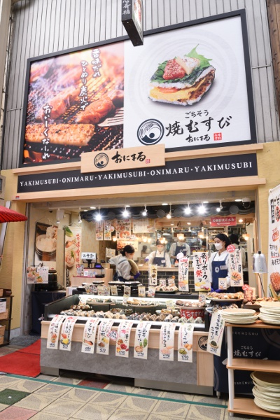 せんば心斎橋商店街の中にある。イートインスペースも設置予定。
