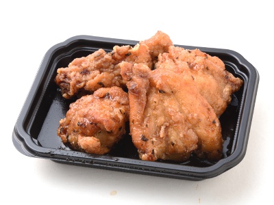 甘辛い秘伝のタレがたっぷりかかる香味だれ唐揚げ1個183円。