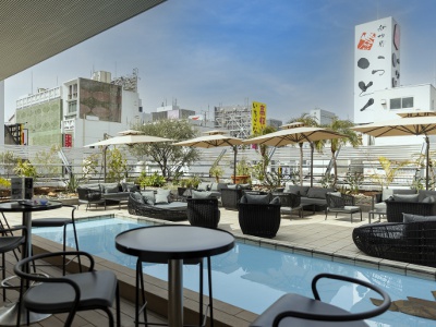 Dotonbori Traveler's Lounge is a place to take a breather with a drink or snack in hand.