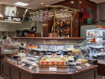 Toyotei DELI is located on the basement floor of Osaka Takashimaya. It offers a wide variety of take-out menu including prepared dishes and boxed lunches.