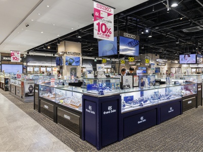 ROLEX、OMEGAなどの海外ブランドから、注目のGrand Seikoまで品揃えは地域トップクラス。