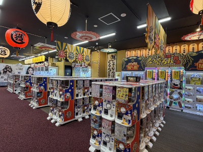 2Fはカプセルトイと最新のプリントシール機が揃う「ぐるんぐるん大阪道頓堀カプセル商店街」。