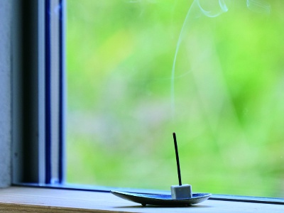 Momentsシリーズのお香1本の燃焼時間は約15分。気分転換にもおすすめ。