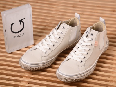[SPINGLE SP-442 IVORY] 25,850円
広島発ハンドメイドスニーカーブランドの定番の一足。