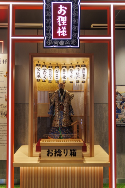 「道頓堀のお狸様」もリニューアルに際してビル内にお引越し。