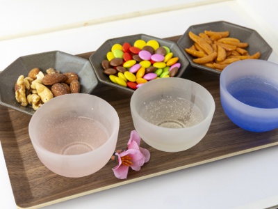 Dotonbori Traveler's Loungeの利き酒体験1,500円。季節により銘柄が異なる。