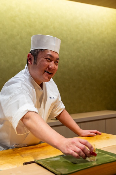 職人として25年ものキャリアを誇る大将・平谷さん。気さくな人柄で初めての来店でも温かく迎え入れてくれる。