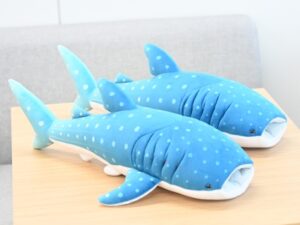 Stuffed whale shark with gills (male and female) 4,000 yen