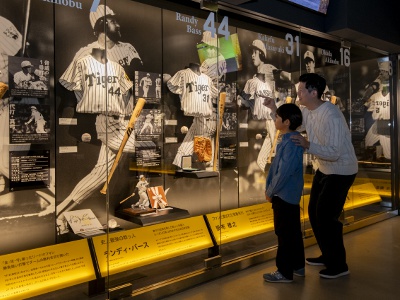 The history of the Hanshin Tigers and the players of each era are introduced along the chronology.