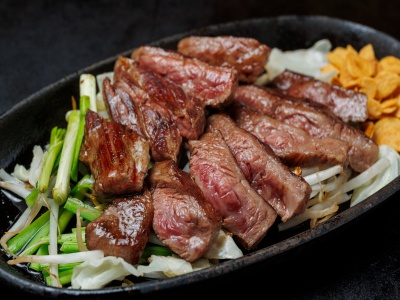 海外人気も高い和牛フィレステーキ150g～、7,678円～。