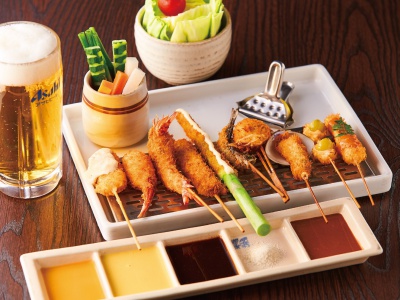 13Fの御堂筋ダイニングにある串かつ料理 活の串カツは10本3,600円～。