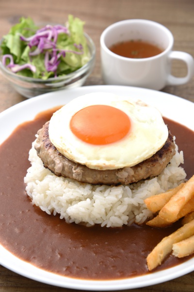 ハワイアンなランチも人気！