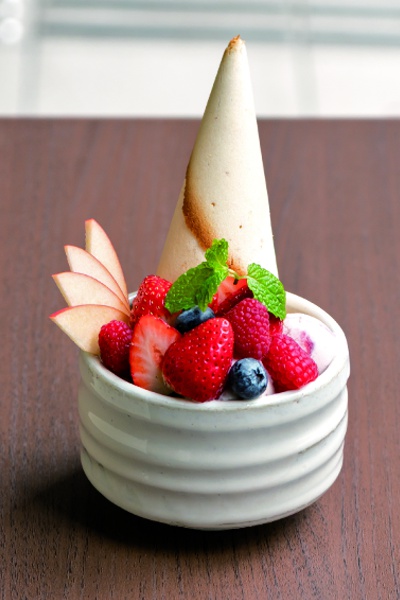いちごがたっぷり詰まったいちごNON2,000円。